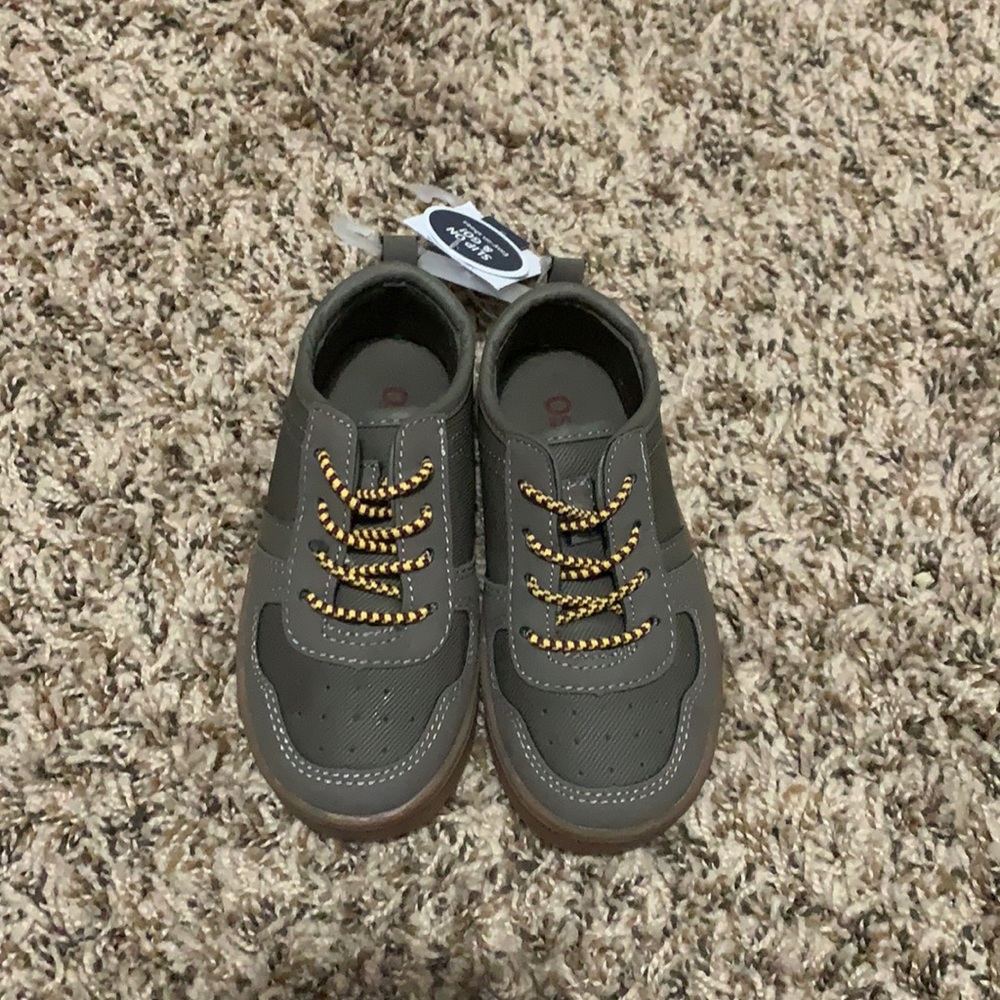 OshKosh toddler shoes size 7